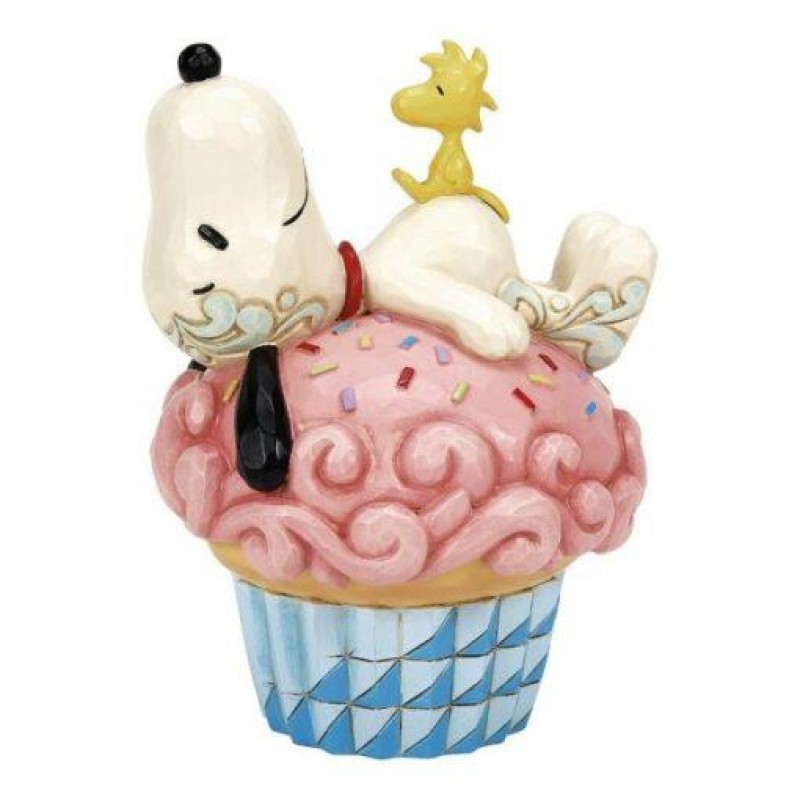 Φιγούρα Snoopy Sprinkle Snooze (Snoopy Lying on Cupcake Figurine) 13,5 cm